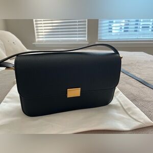 The Curated - THE CLASSIC SHOULDER BAG - PEBBLE- Black Minimalist Bag